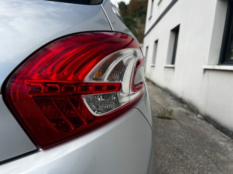 PEUGEOT 208 1.2 VTI 82 ACTIVE 2014