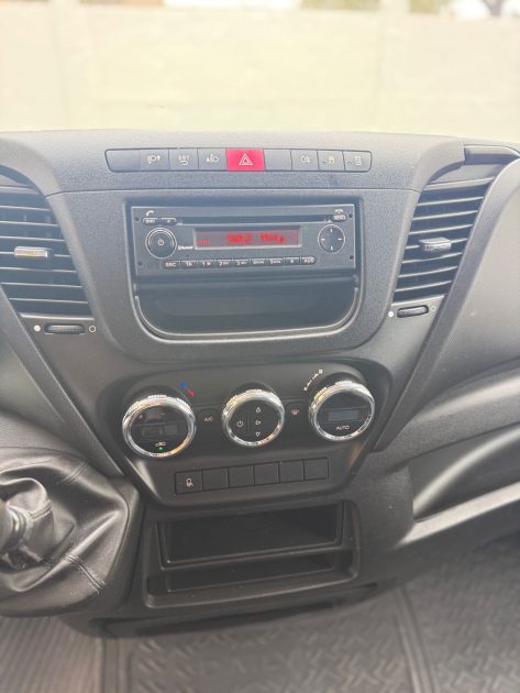IVECO DAILY  35 S14 VI 2.3 D 136 CV / CAMERA DE RECUL /GARANTIE 12 MOIS  