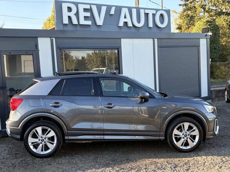Audi Q2 35 TFSI 150ch S-Tronic S Line / Toit ouvrant / CarPlay / Matrix LEDS / Navigation / Camera /