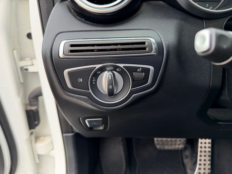 MERCEDES GLC 220 D 4 MATIC / Toit Ouvrant / Attelage / Suivi complet