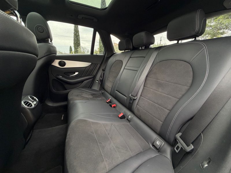 MERCEDES GLC 220 D 4 MATIC / Toit Ouvrant / Attelage / Suivi complet