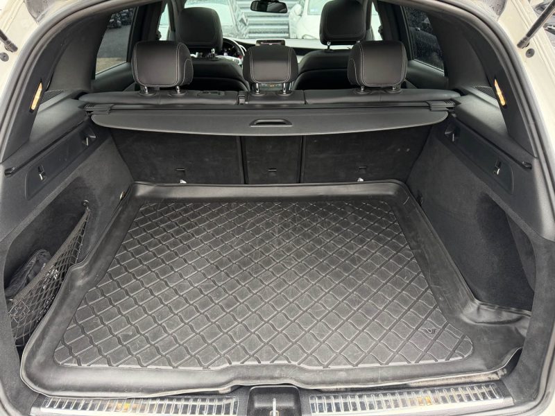 MERCEDES GLC 220 D 4 MATIC / Toit Ouvrant / Attelage / Suivi complet
