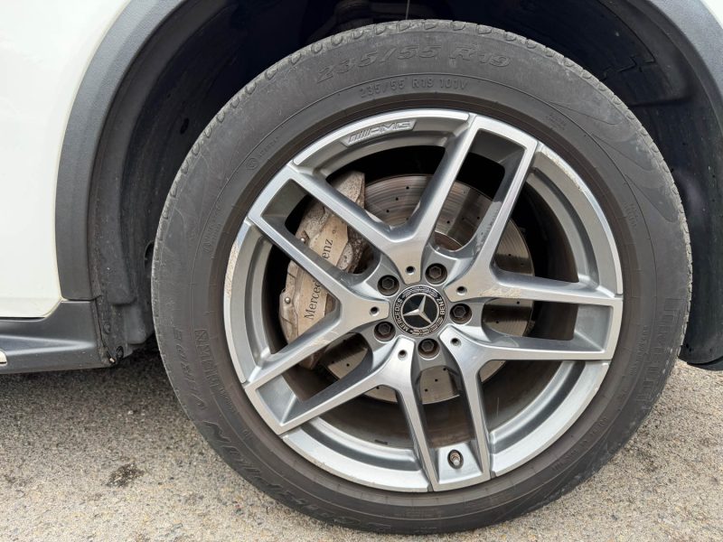 MERCEDES GLC 220 D 4 MATIC / Toit Ouvrant / Attelage / Suivi complet