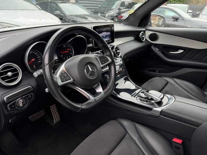 MERCEDES GLC 220 D 4 MATIC / Toit Ouvrant / Attelage / Suivi complet