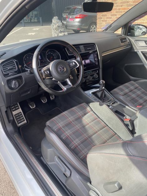 VOLKSWAGEN GOLF 2.0 GTI  TURBO 11500 KMS