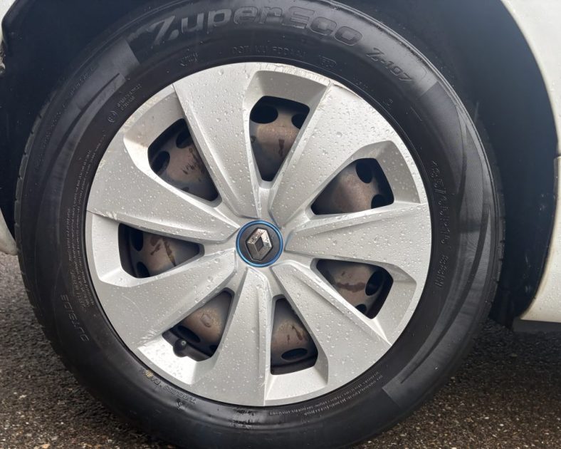 Renault ZOE 100% Électrique 2020 — Batterie ACHETÉE 93% SOH, ENTRETIEN COMPLET ) - 2 pneus neufs