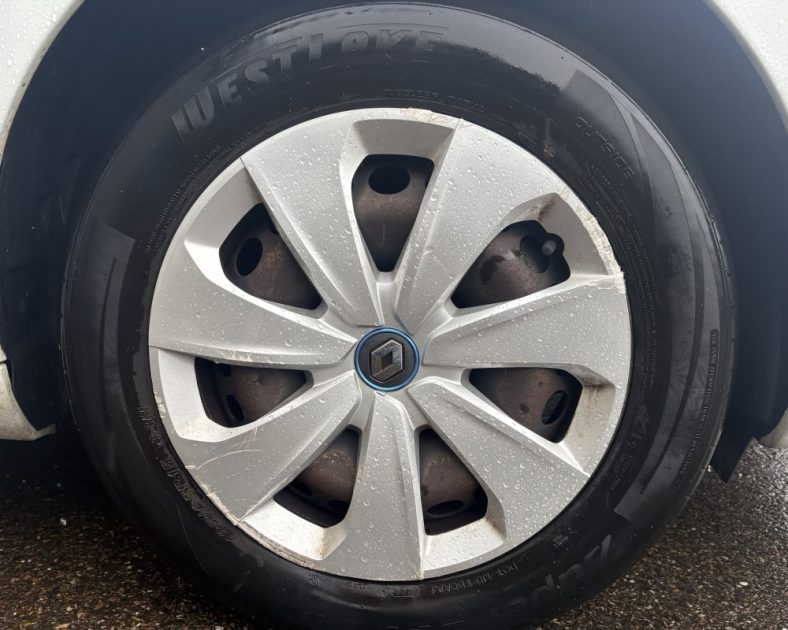 Renault ZOE 100% Électrique 2020 — Batterie ACHETÉE 93% SOH, ENTRETIEN COMPLET ) - 2 pneus neufs