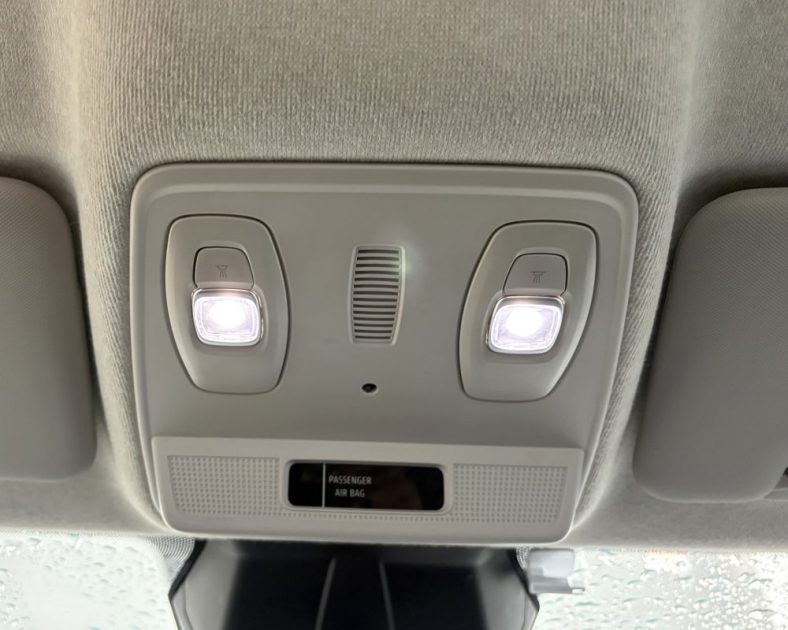 Renault ZOE 100% Électrique 2020 — Batterie ACHETÉE 93% SOH, ENTRETIEN COMPLET ) - 2 pneus neufs