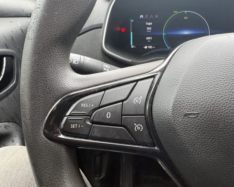 Renault ZOE 100% Électrique 2020 — Batterie ACHETÉE 93% SOH, ENTRETIEN COMPLET ) - 2 pneus neufs