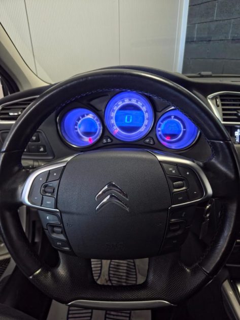 CITROEN C4 II 1.6 e-HDi 92 ch EXCLUSIVE PREMIERE MAIN