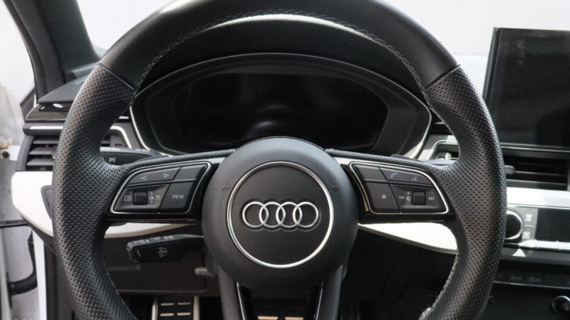 AUDI A4 AVANT 40 TDI 204 CH QUATTRO S LINE – PANO – ATTELAGE – CHAUFFAGE STATIONNAIRE