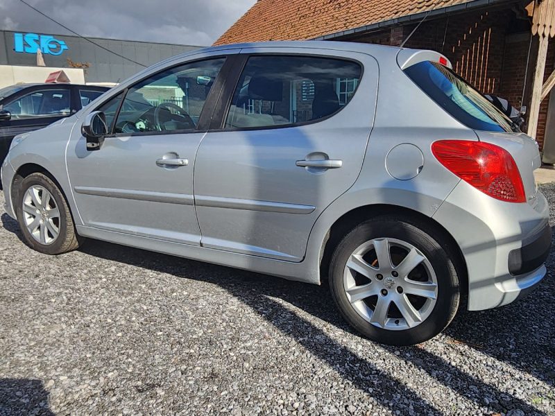 PEUGEOT 207 1,6L 90CH 2007