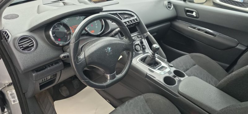PEUGEOT 3008 1.6 HDI 110CH PREMIUM PACK