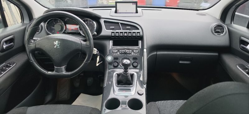 PEUGEOT 3008 1.6 HDI 110CH PREMIUM PACK