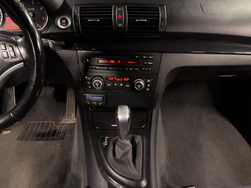 BMW SERIE 1 E87 PHASE 2 LCI 118 D  2.0 d 143 Cv -BOITE AUTOMATIQUE / 5 PORTES / RADARS DE RECUL   