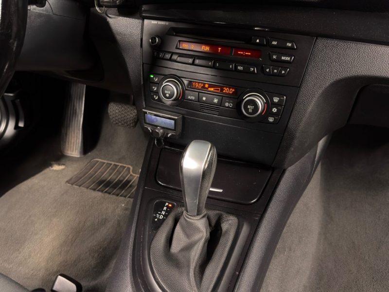 BMW SERIE 1 E87 PHASE 2 LCI 118 D  2.0 d 143 Cv -BOITE AUTOMATIQUE / 5 PORTES / RADARS DE RECUL   