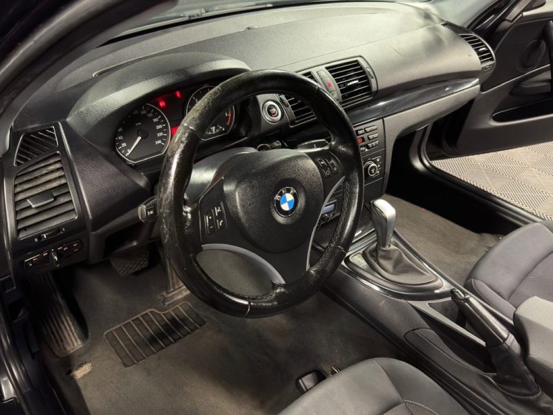 BMW SERIE 1 E87 PHASE 2 LCI 118 D  2.0 d 143 Cv -BOITE AUTOMATIQUE / 5 PORTES / RADARS DE RECUL   