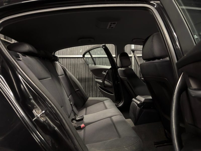 BMW SERIE 1 E87 PHASE 2 LCI 118 D  2.0 d 143 Cv -BOITE AUTOMATIQUE / 5 PORTES / RADARS DE RECUL   
