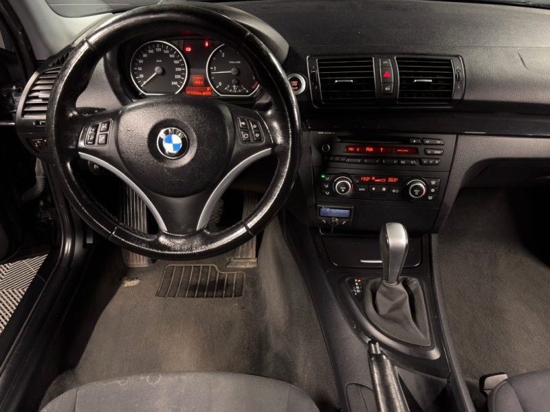 BMW SERIE 1 E87 PHASE 2 LCI 118 D  2.0 d 143 Cv -BOITE AUTOMATIQUE / 5 PORTES / RADARS DE RECUL   