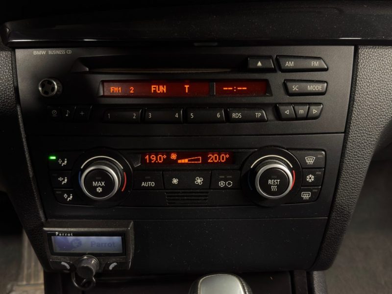 BMW SERIE 1 E87 PHASE 2 LCI 118 D  2.0 d 143 Cv -BOITE AUTOMATIQUE / 5 PORTES / RADARS DE RECUL   