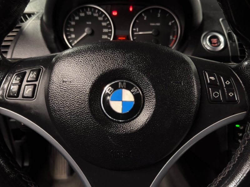 BMW SERIE 1 E87 PHASE 2 LCI 118 D  2.0 d 143 Cv -BOITE AUTOMATIQUE / 5 PORTES / RADARS DE RECUL   