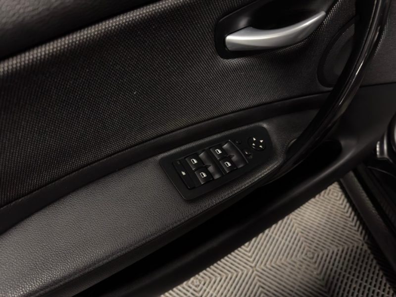 BMW SERIE 1 E87 PHASE 2 LCI 118 D  2.0 d 143 Cv -BOITE AUTOMATIQUE / 5 PORTES / RADARS DE RECUL   