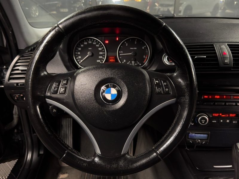 BMW SERIE 1 E87 PHASE 2 LCI 118 D  2.0 d 143 Cv -BOITE AUTOMATIQUE / 5 PORTES / RADARS DE RECUL   
