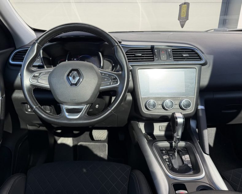 RENAULT KADJAR 1.3 TCE 140ch - Toit panoramique - BOSE - Entretient Renault - ATTELAGE - GARANTIE 6