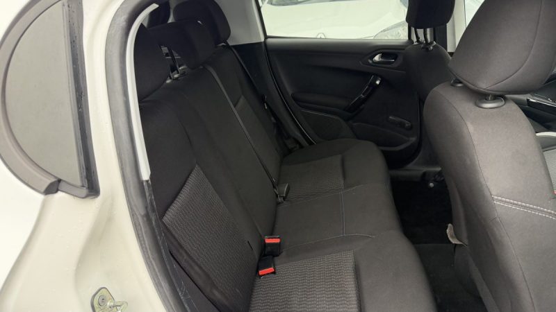 PEUGEOT 208 1.4 HDI 68CV  STYLE 5P GARANTIE