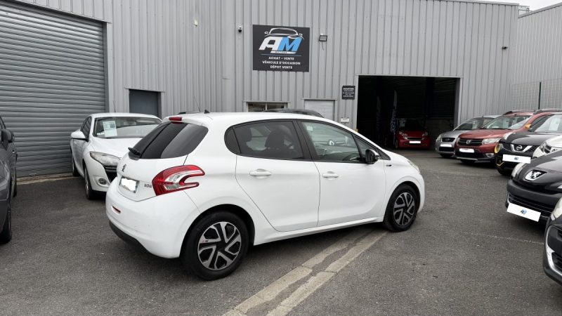 PEUGEOT 208 1.4 HDI 68CV  STYLE 5P GARANTIE
