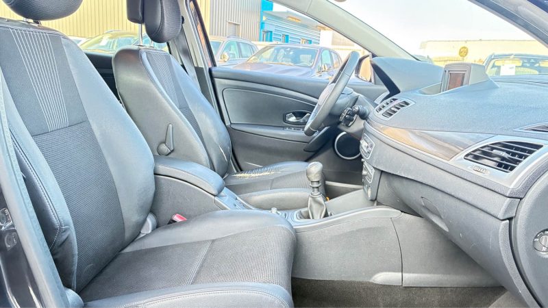 RENAULT MEGANE ESTATE 1.9 DCI 130CH CARMINAT TOMTOM