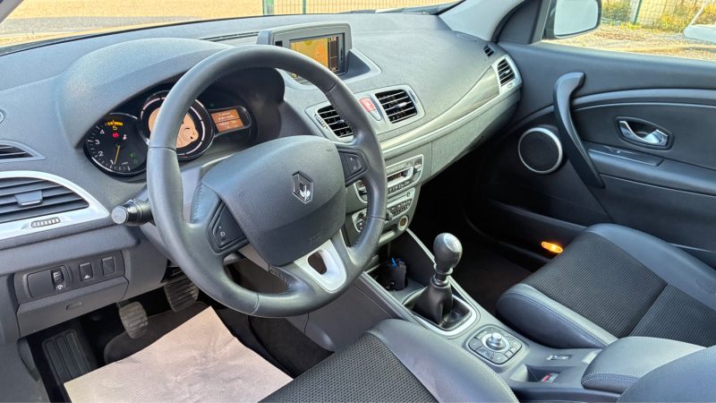RENAULT MEGANE ESTATE 1.9 DCI 130CH CARMINAT TOMTOM