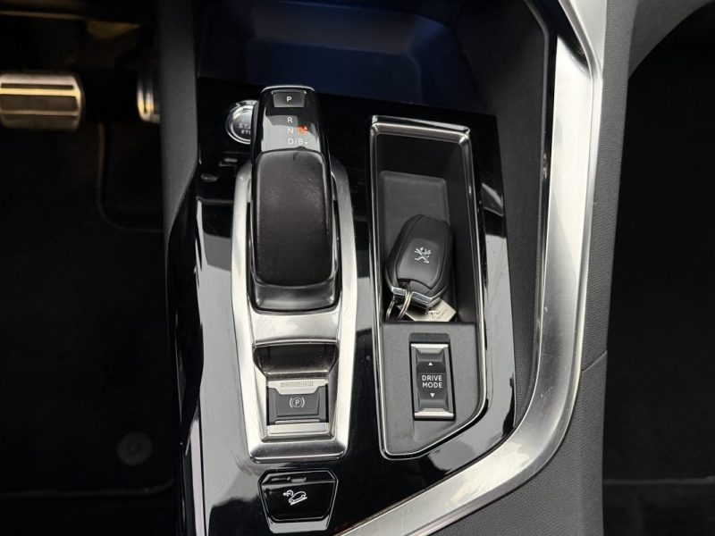PEUGEOT 3008 II (2) GT 1.6 HYBRID 300 Cv TVA RECUPERABLE ATTELAGE TOIT OUVRANT Garantie1an Nationale