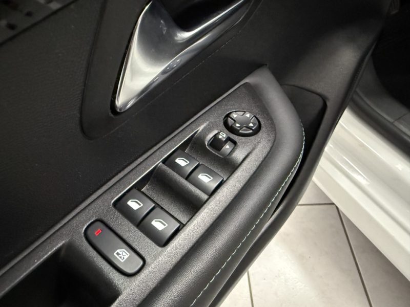 PEUGEOT 208 II 1.5 BlueHDi 100 ch Allure / CARPLAY / JANTES ALU / LED