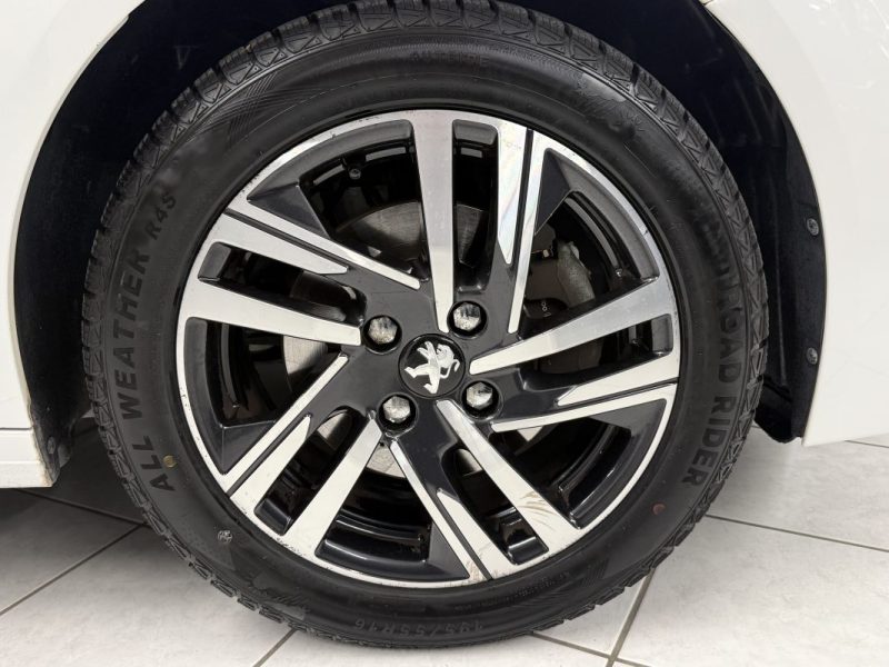 PEUGEOT 208 II 1.5 BlueHDi 100 ch Allure / CARPLAY / JANTES ALU / LED
