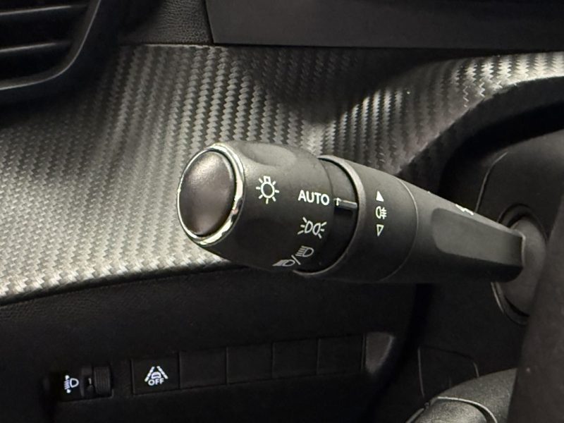 PEUGEOT 208 II 1.5 BlueHDi 100 ch Allure / CARPLAY / JANTES ALU / LED