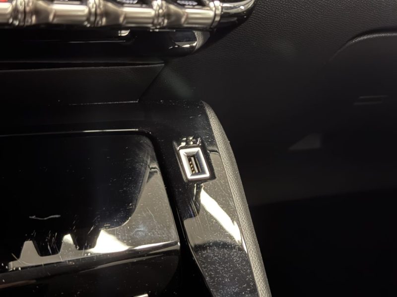 PEUGEOT 208 II 1.5 BlueHDi 100 ch Allure / CARPLAY / JANTES ALU / LED