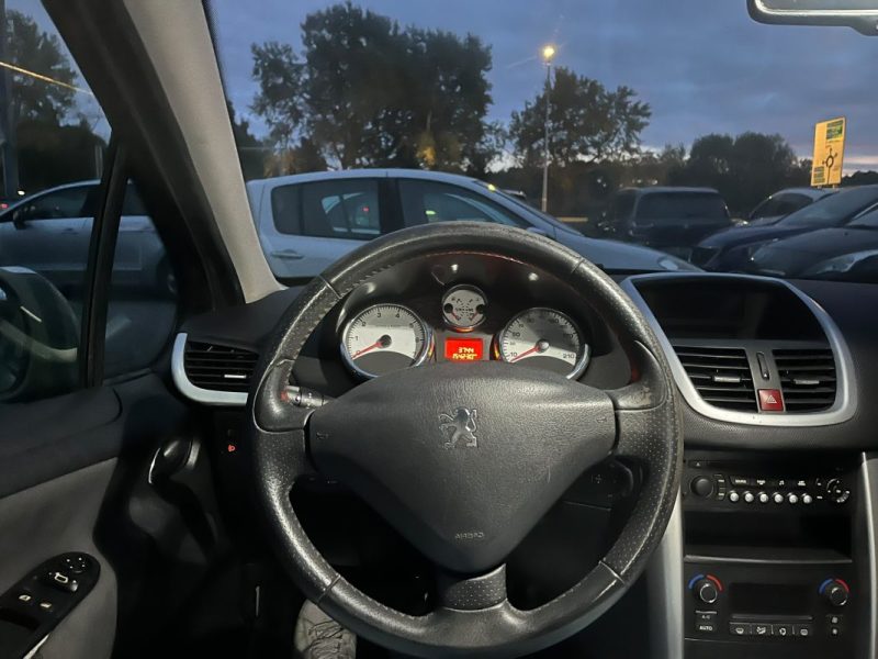 PEUGEOT 2071.4i 95CH PRENIUM