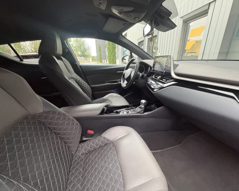 Toyota C-HR 2.0 Hybride 184ch Distinctive 2020 — 1ère main - CT vierge- Entretien COMPLET