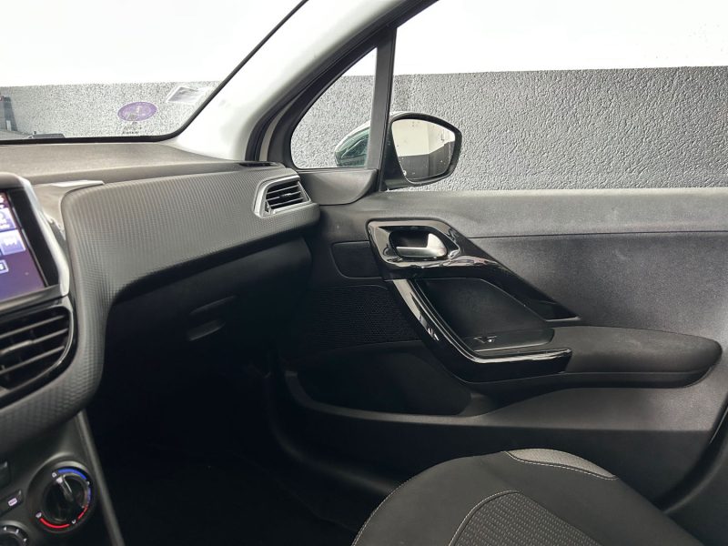 PEUGEOT 208 STYLE 1.2 VTI 82 