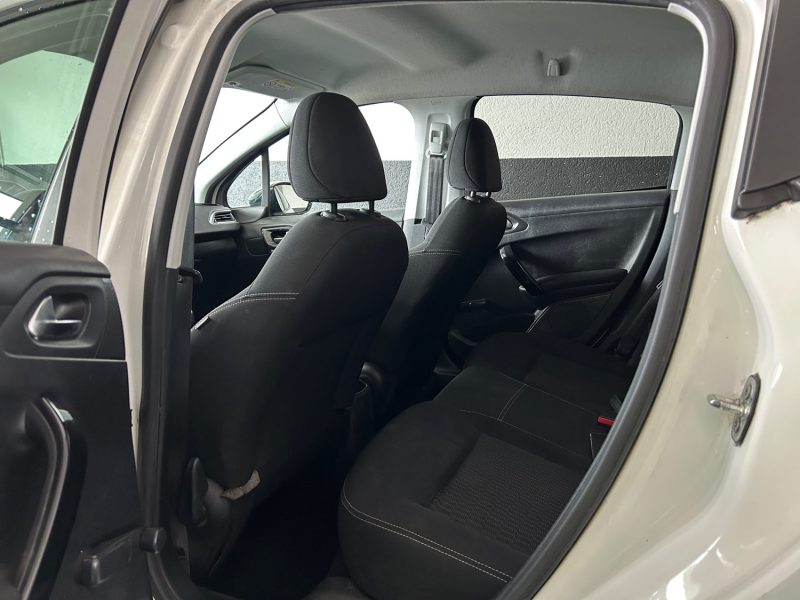 PEUGEOT 208 STYLE 1.2 VTI 82 