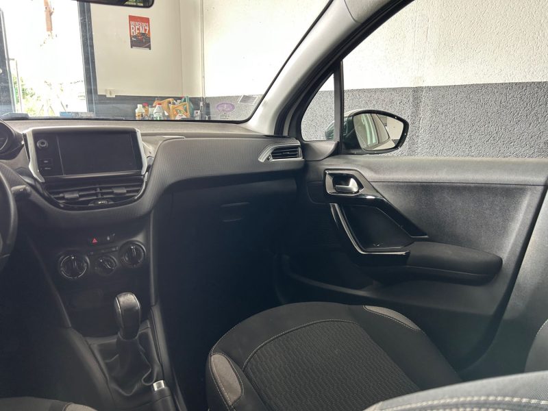 PEUGEOT 208 STYLE 1.2 VTI 82 
