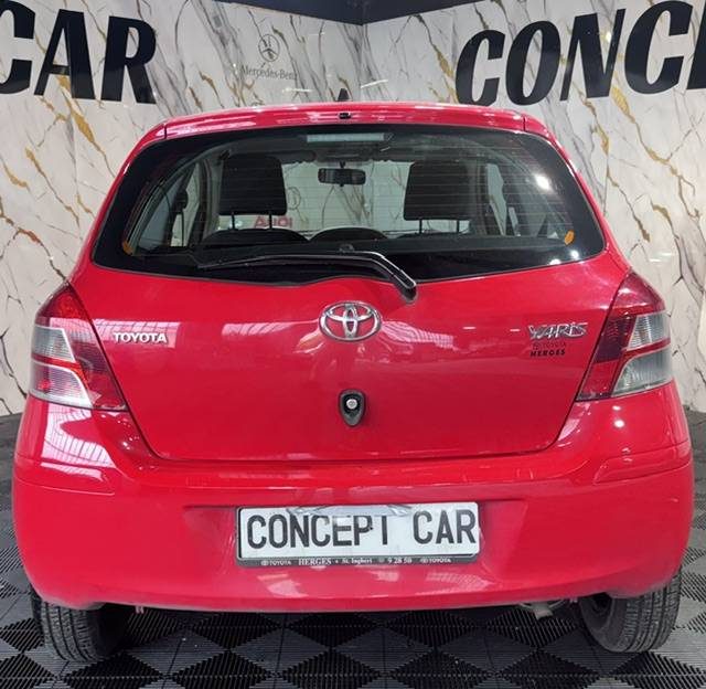 TOYOTA YARIS 1.0 VVVT I 2010 - 71 902Kms - Premier Main - SUIVIT TOYOTA