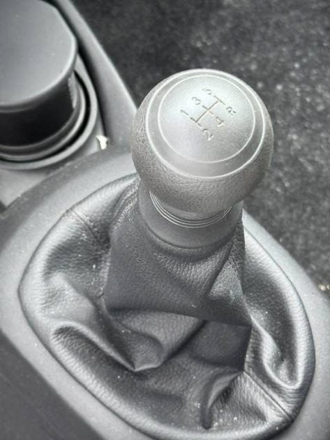 TOYOTA YARIS 1.0 VVVT I 2010 - 71 902Kms - Premier Main - SUIVIT TOYOTA