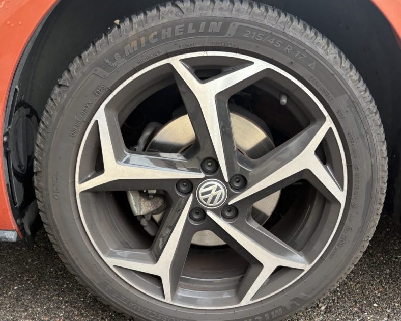 Volkswagen Polo VI 1.5 TSI 150ch R-Line 2020 — Révision COMPLÈTE - 2ème main - Pneus avant NEUFS