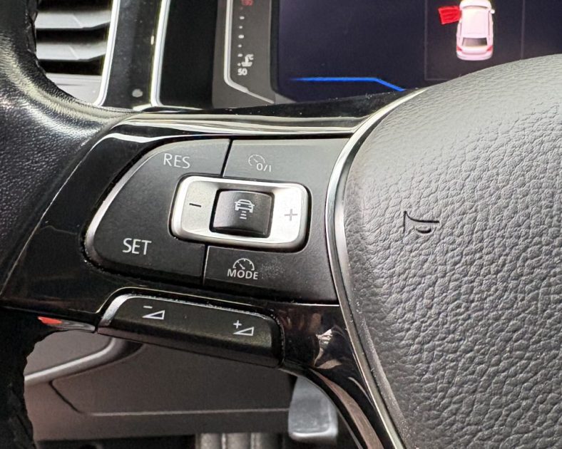 Volkswagen Polo VI 1.5 TSI 150ch R-Line 2020 — Révision COMPLÈTE - 2ème main - Pneus avant NEUFS