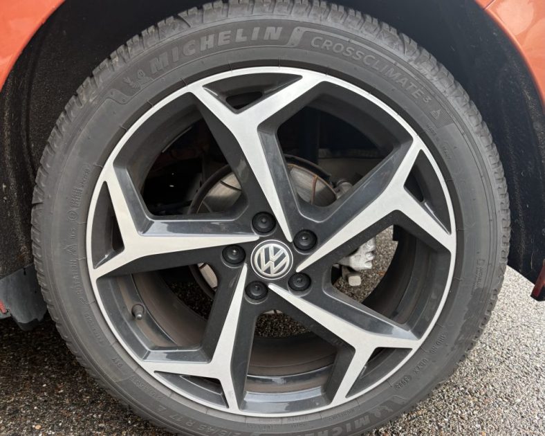 Volkswagen Polo VI 1.5 TSI 150ch R-Line 2020 — Révision COMPLÈTE - 2ème main - Pneus avant NEUFS
