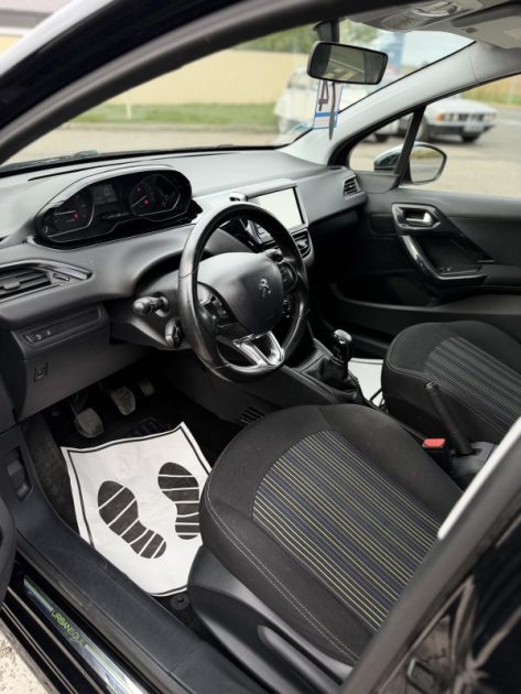 PEUGEOT 208 1.2 VTI 82 GARANTIE ET REVISÉ ✅