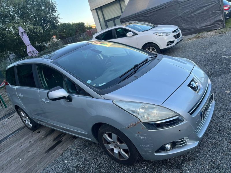PEUGEOT 5008 FELINE 2010