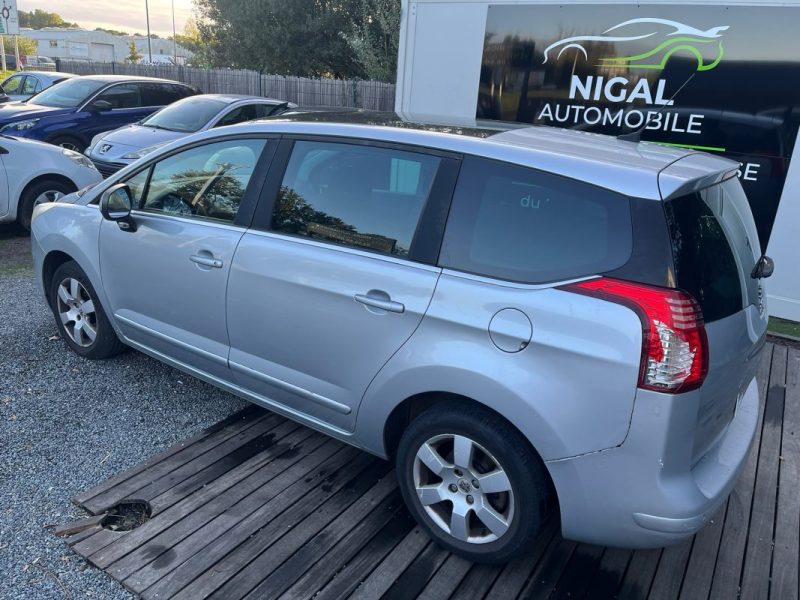 PEUGEOT 5008 FELINE 2010